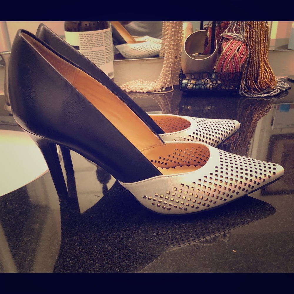 Black & White Pumps. Elegant and super comfortable